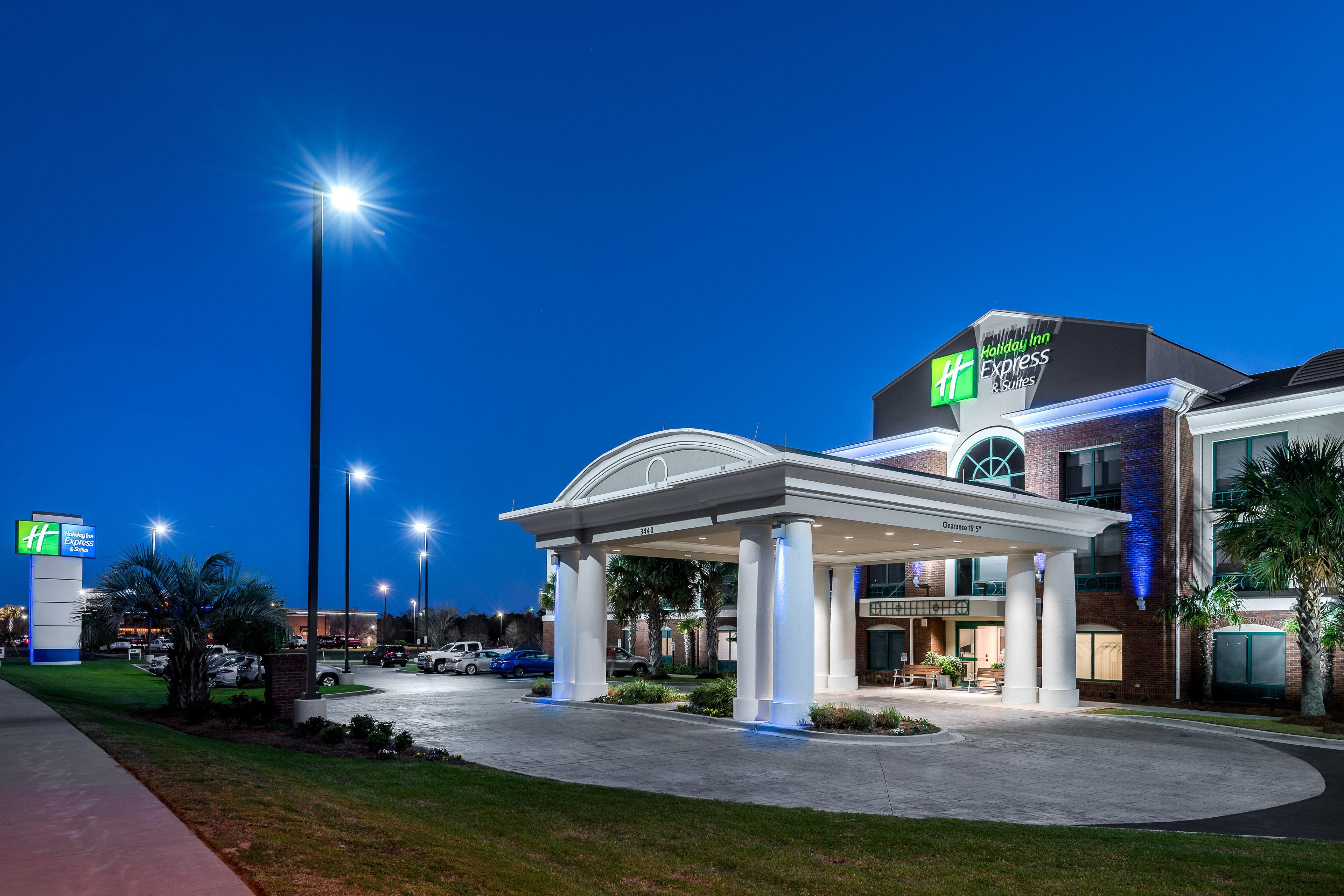 Holiday Inn Express & Suites Florence I-95 & I-20 Civic Ctr By Ihg Exterior foto